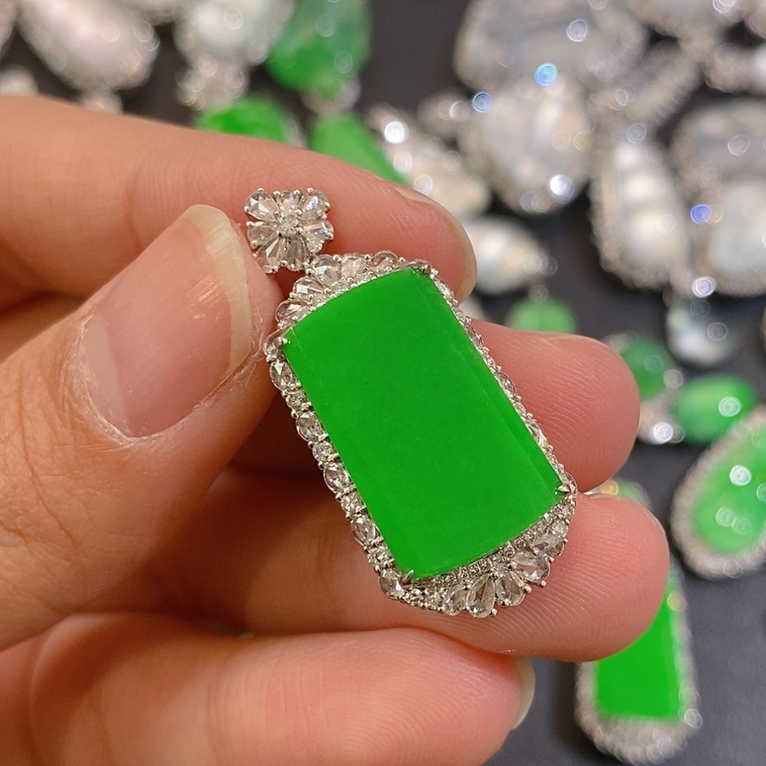 翡翠颈饰18K金镶嵌天然缅甸A货翡翠