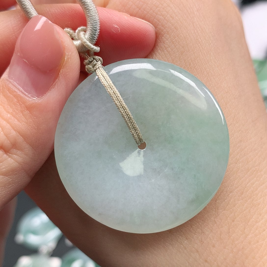 翡翠颈饰未镶嵌平安