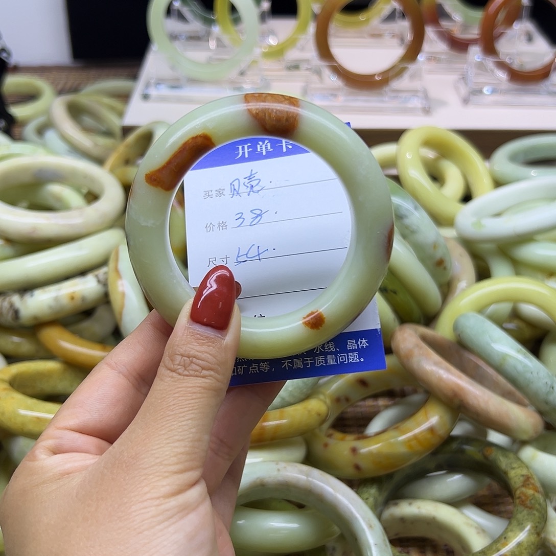 贝***2岫玉未镶嵌手镯岫