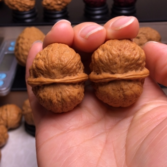 文玩核桃把件蟒纹元宝37