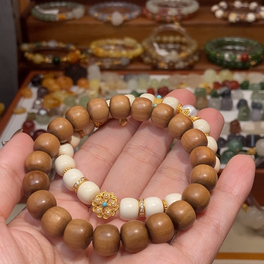 盐****非洲檀香无事牌1111