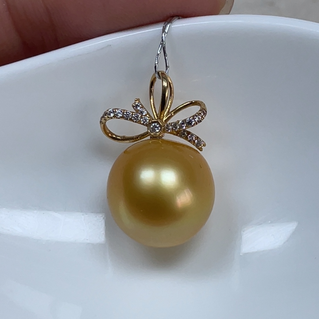 18K金镶嵌吊坠(不含链)海水珍珠12.2mm