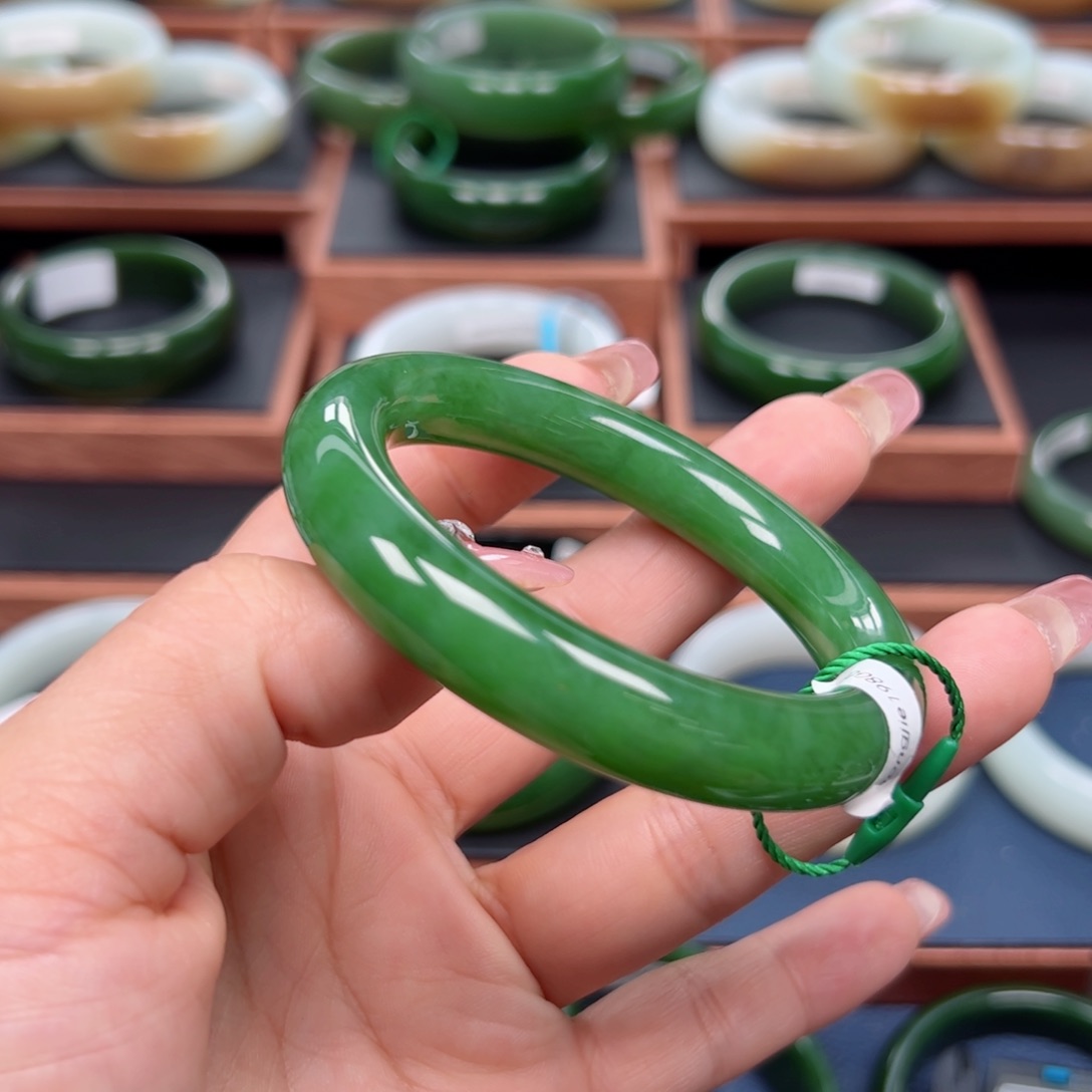 未镶嵌手镯和田玉（碧玉）