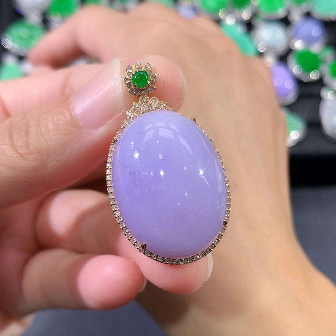 翡翠18K金镶嵌颈饰