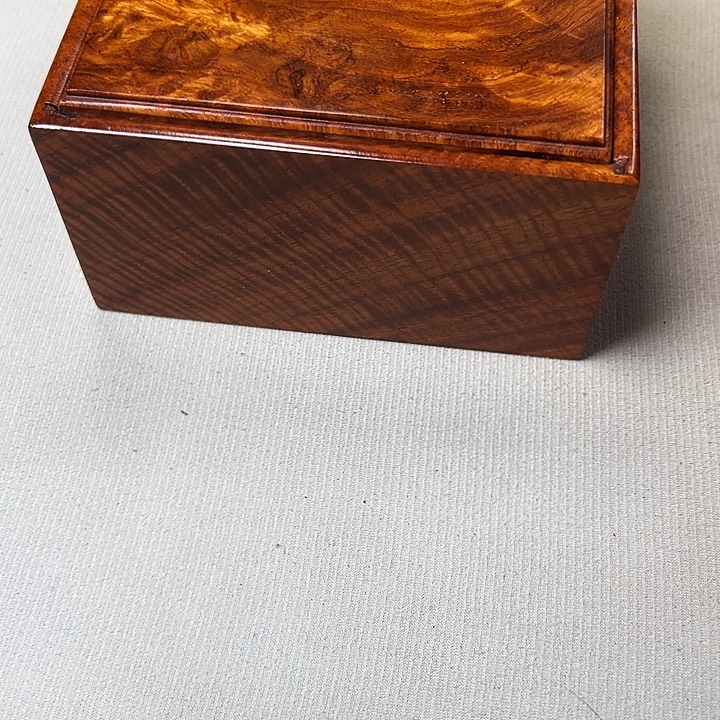驰***?缅甸花梨木盒子一个