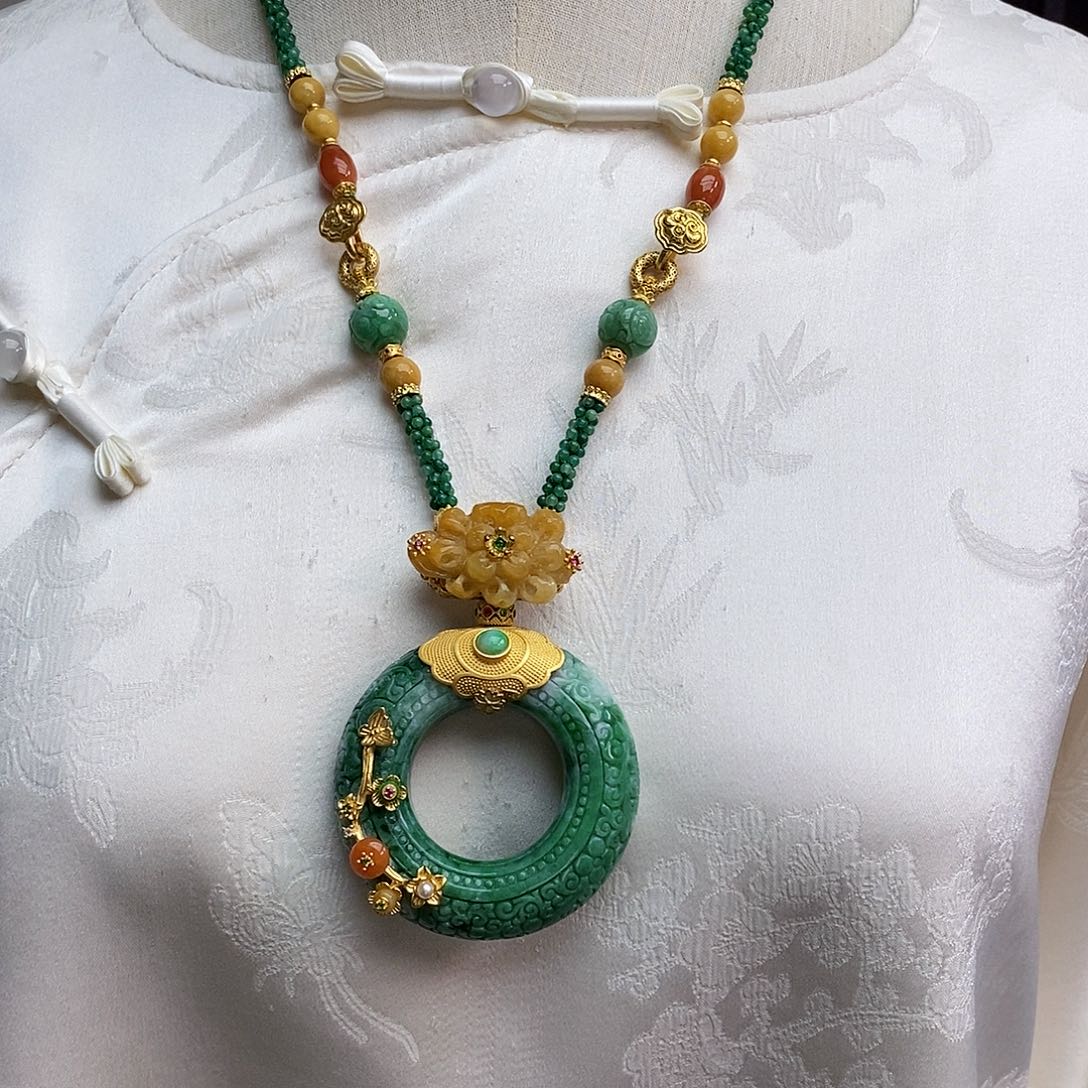 翡翠颈饰未镶嵌天然