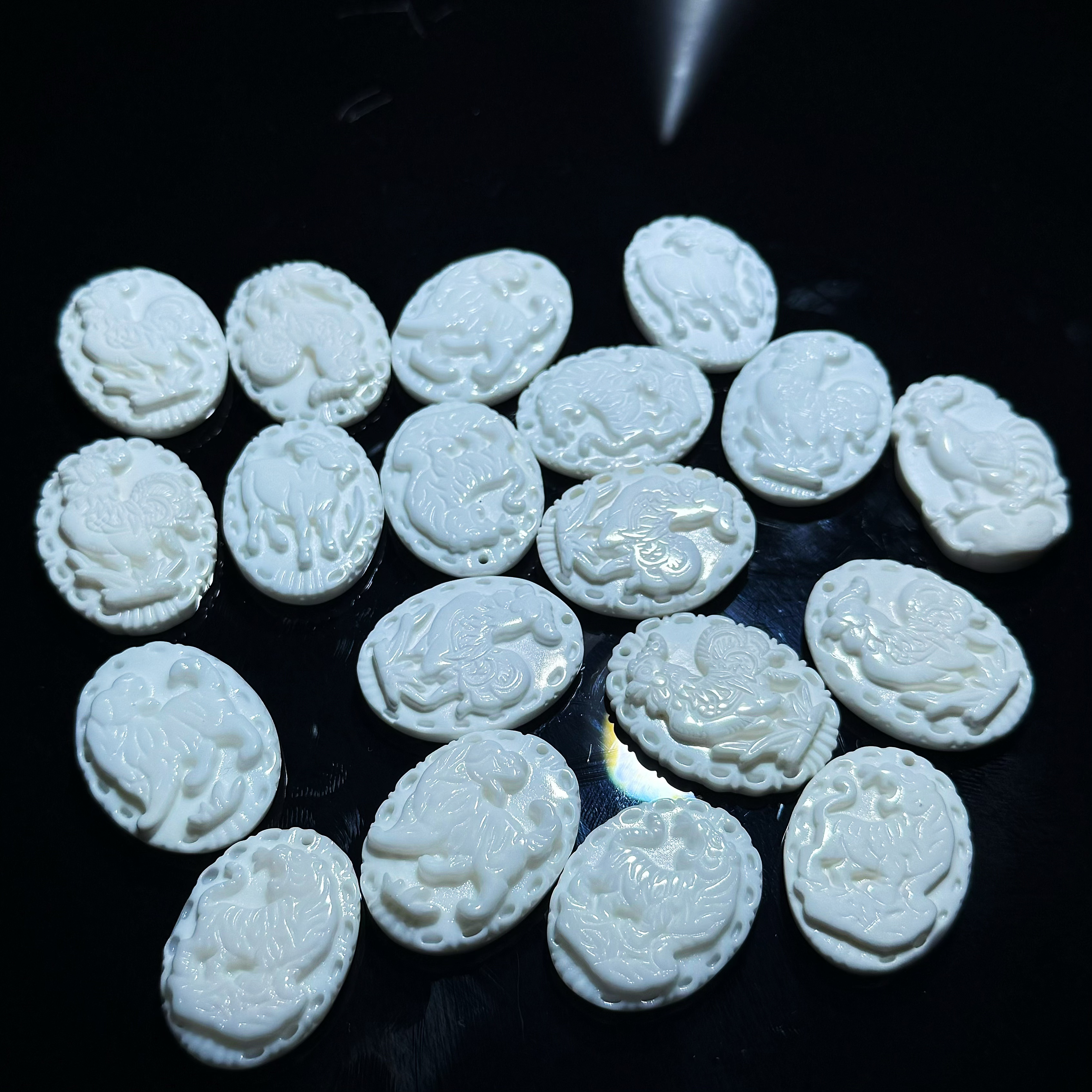 【皇后甄选】皇后13号 十二生肖吊坠 多样性发其一