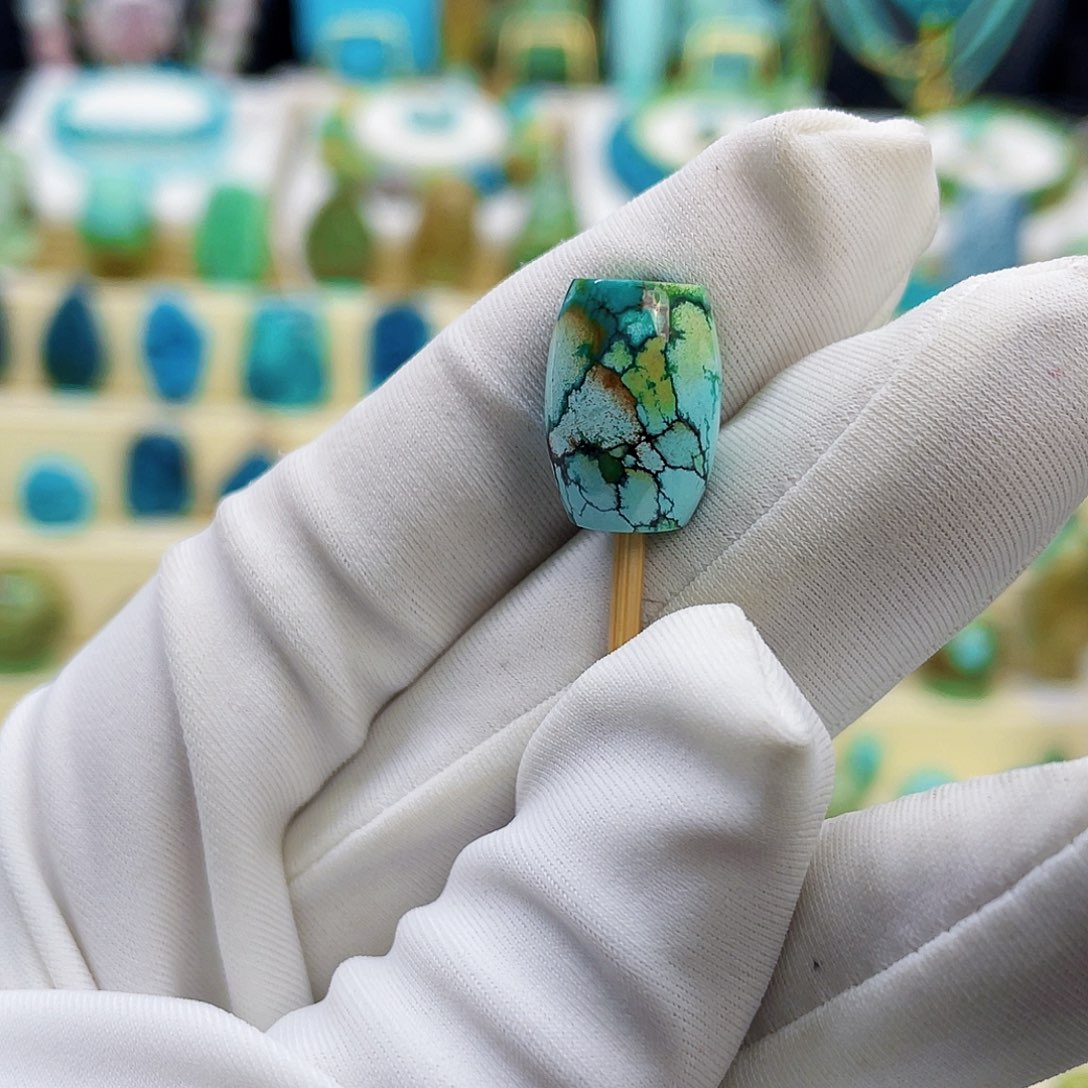 绿松石未镶嵌颈饰