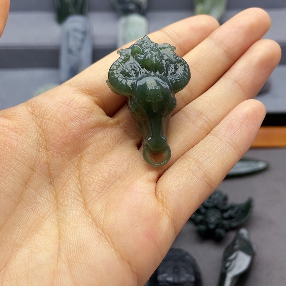 和田玉未镶嵌颈饰