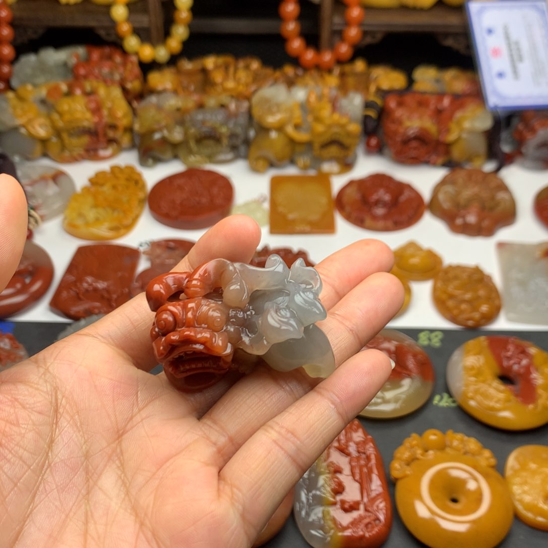 石英质玉（黄龙玉）挂件未镶嵌