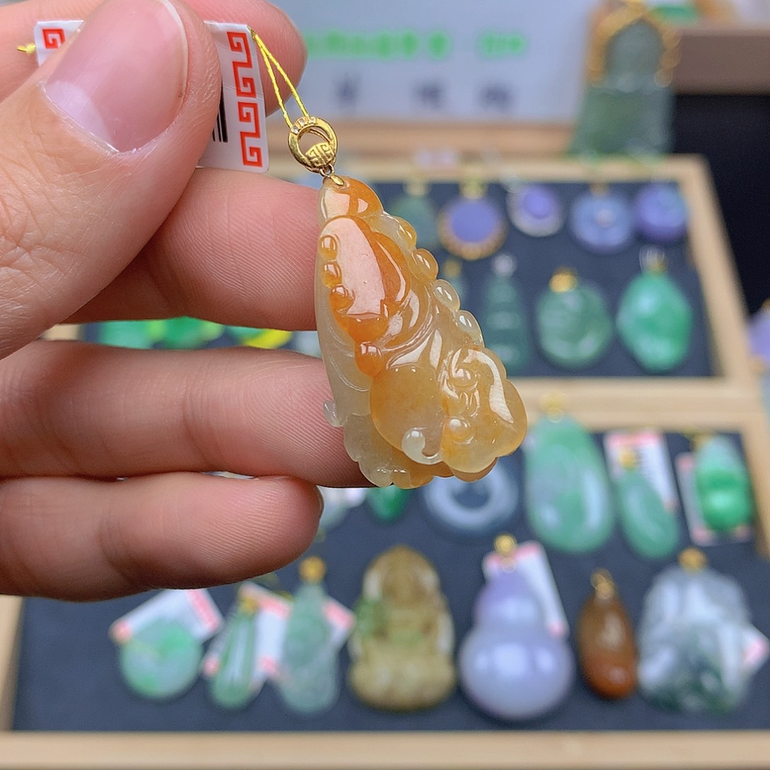 翡翠颈饰18K金镶嵌翡翠