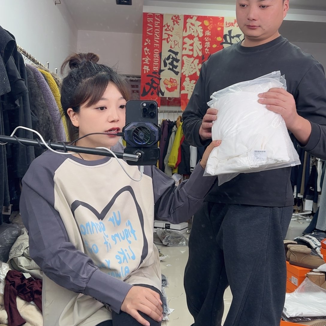 8588白色半拉链打底特价