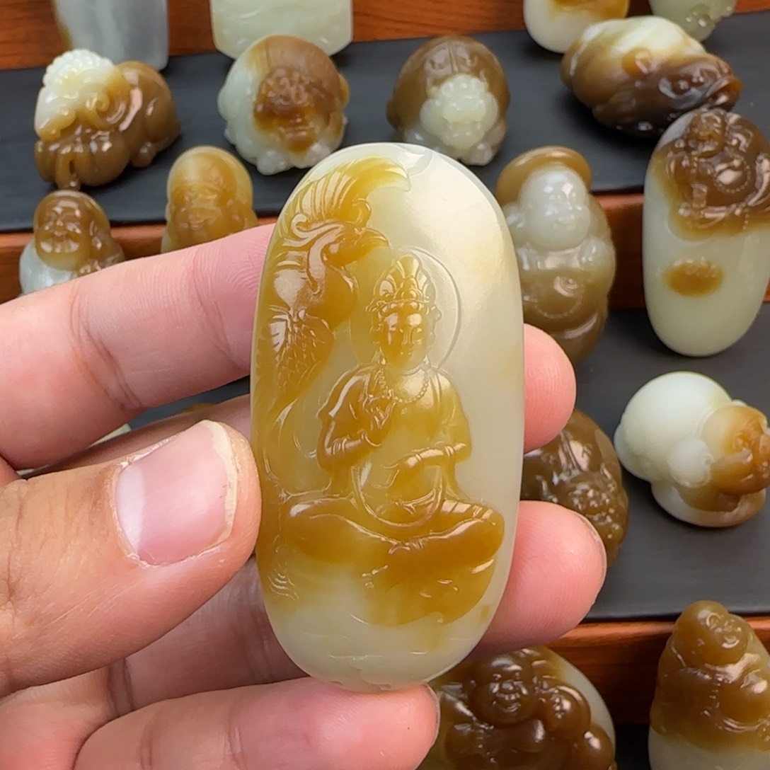 和田玉（糖玉）颈饰未镶嵌8****头
