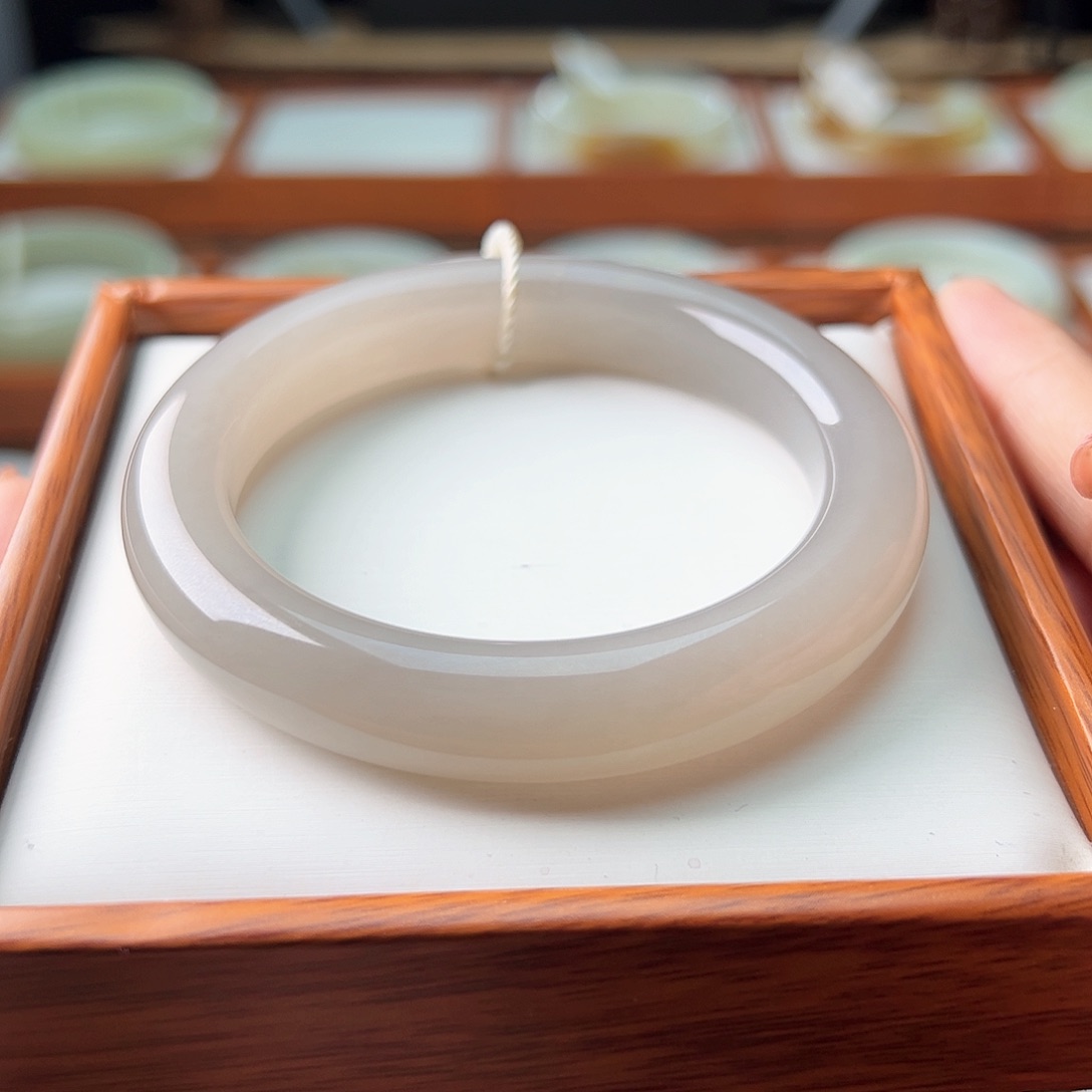 和田玉手镯未镶嵌57