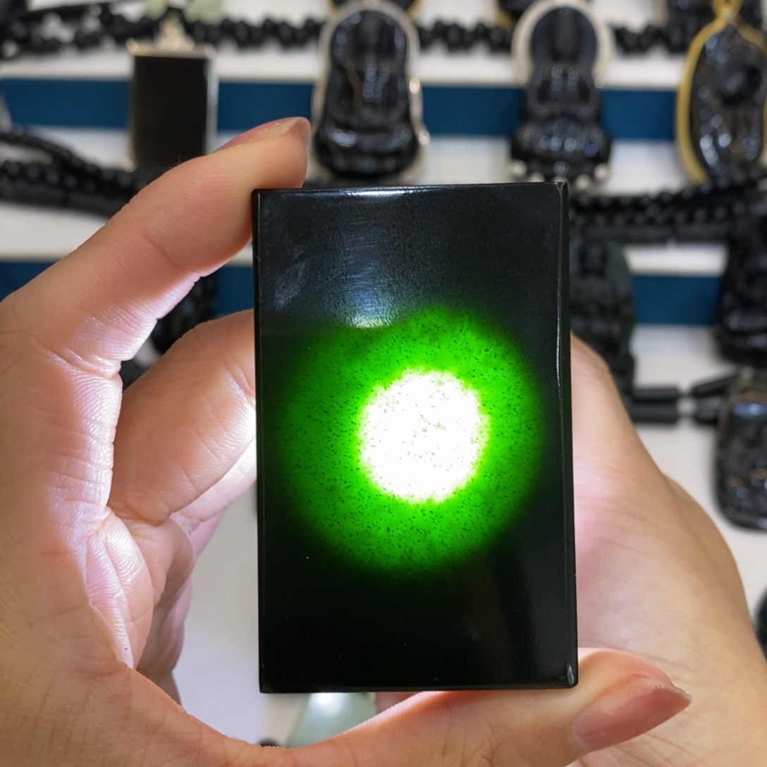 蛇纹石玉未镶嵌吊坠