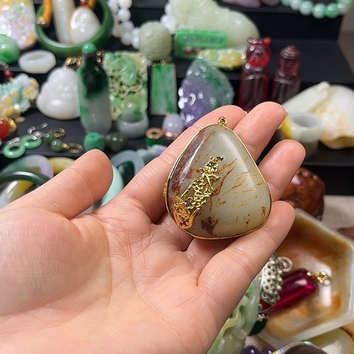 行***水翡翠未镶嵌颈饰翡翠未镶嵌预饰