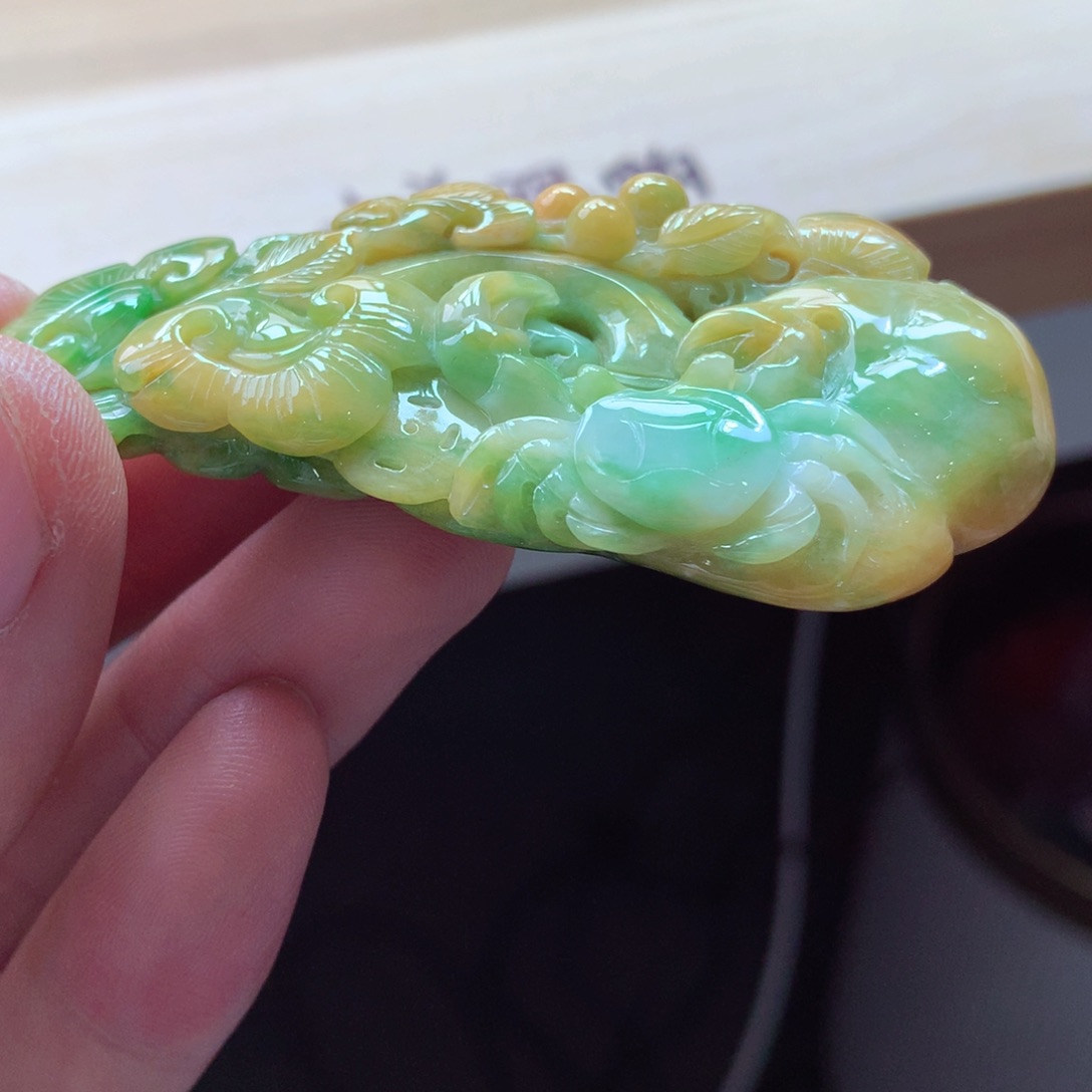 翡翠颈饰未镶嵌吊坠