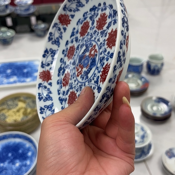 瓷片釉里红缠枝莲大胡乘景德镇