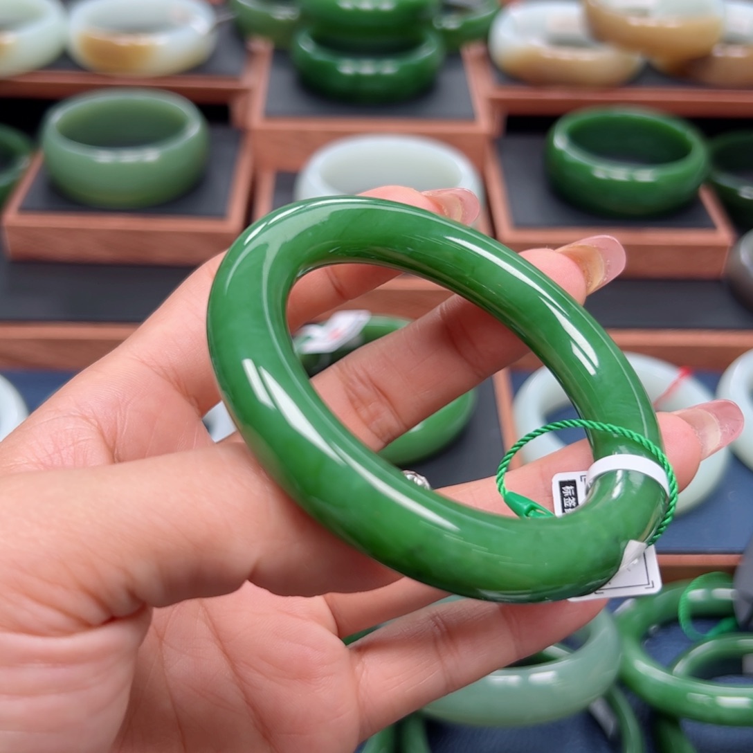 未镶嵌手镯和田玉（碧玉）