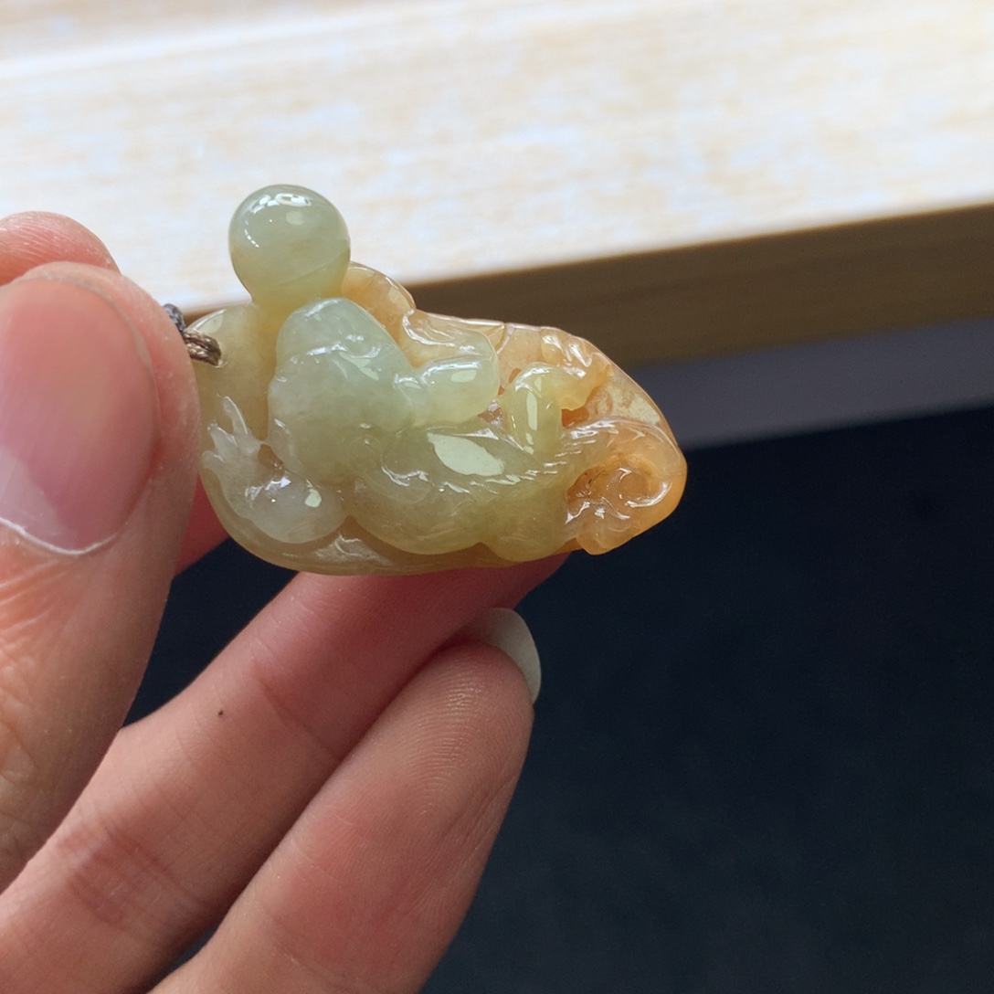 翡翠未镶嵌颈饰吊坠