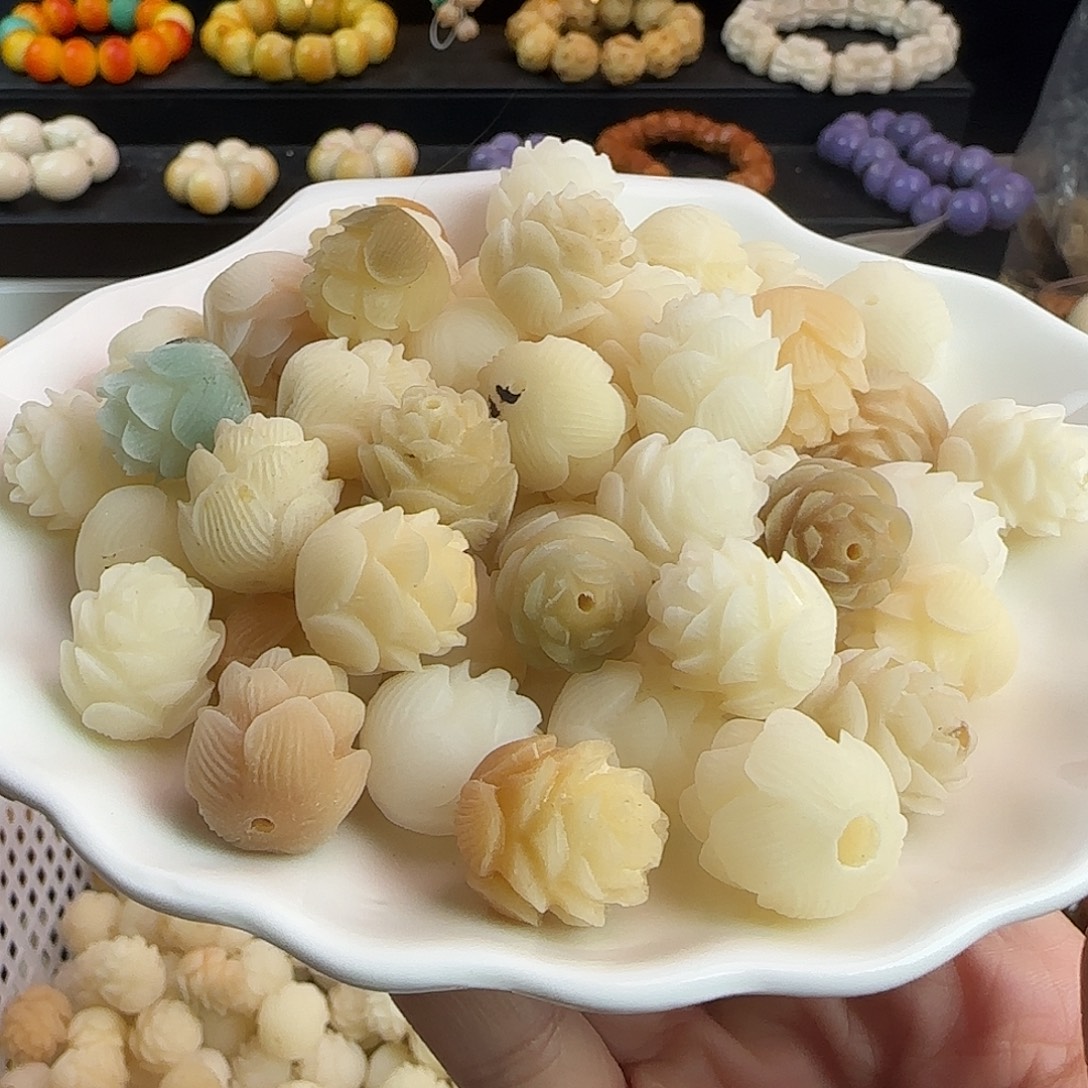 手串菩提根/象牙果瑕疵卡16-18多色大莲花20颗（2单宠10颗）