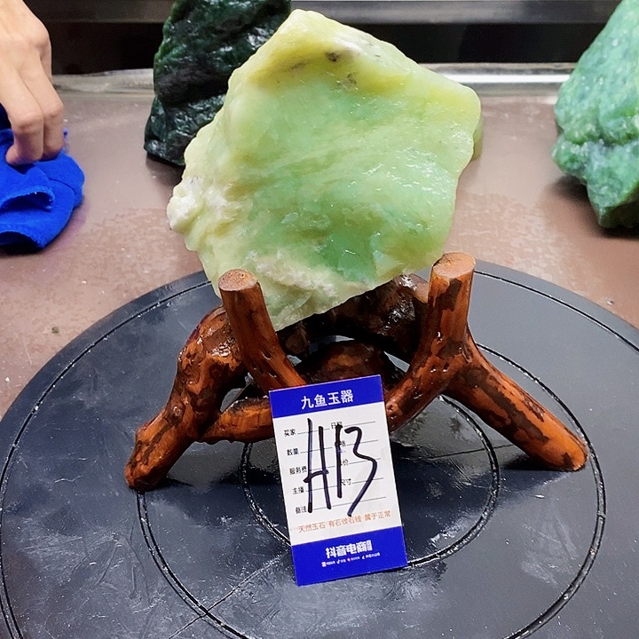 蛇纹石玉原石未镶嵌