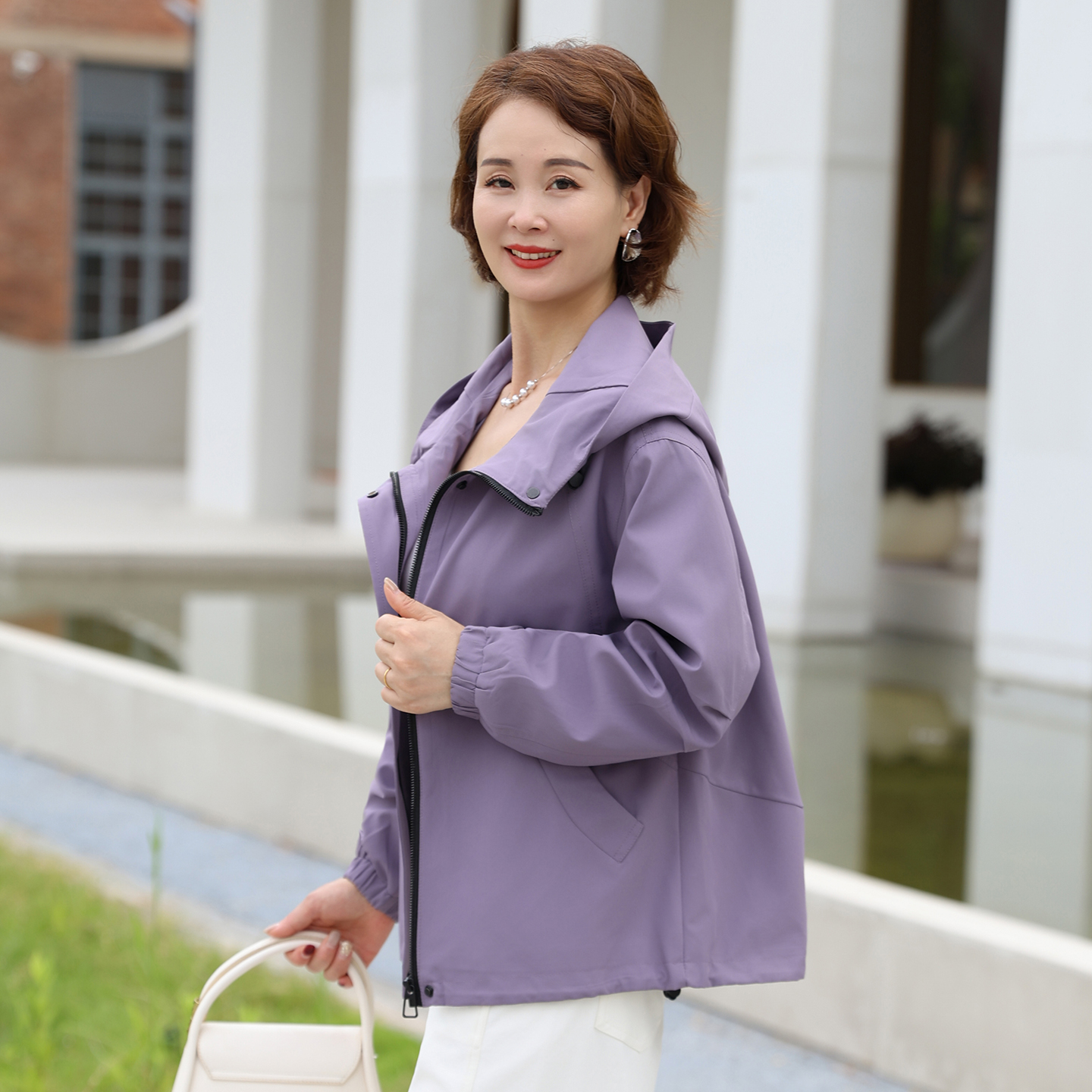雪中飞中年妈妈春秋外套2025新款小个子中老年女秋冬装加厚风衣上