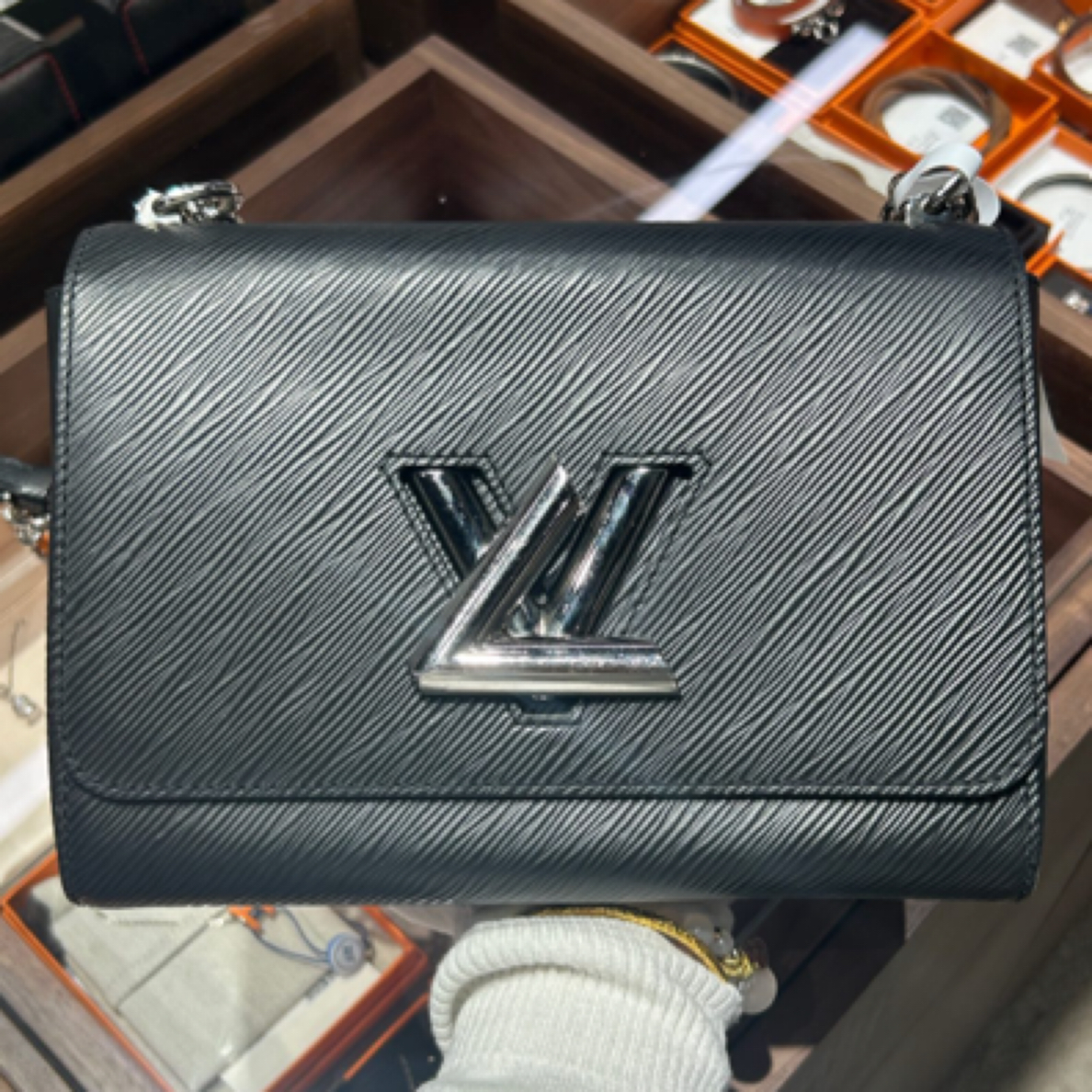 99新 LouisVuitton/路易威登 黑银水波纹twist中号时尚单肩斜挎包