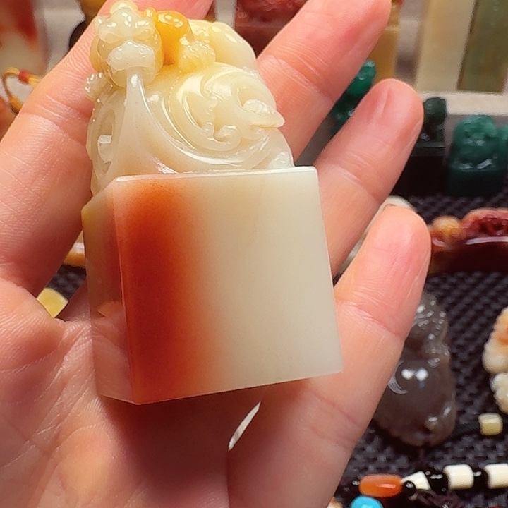 寿山石印石刘****n寿山石芙蓉