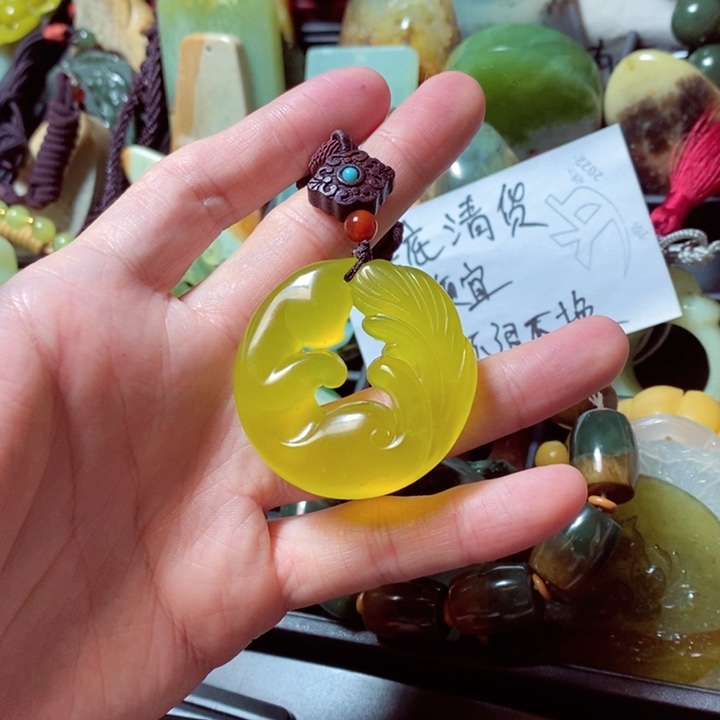 蛇纹石玉颈饰未镶嵌