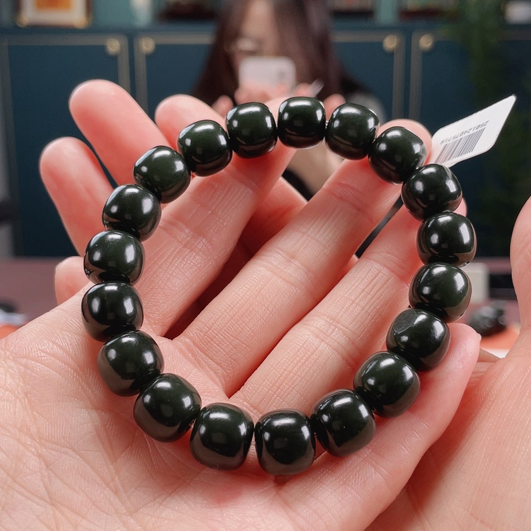 和田玉手串未镶嵌一**在沙枣青卡10.11老型