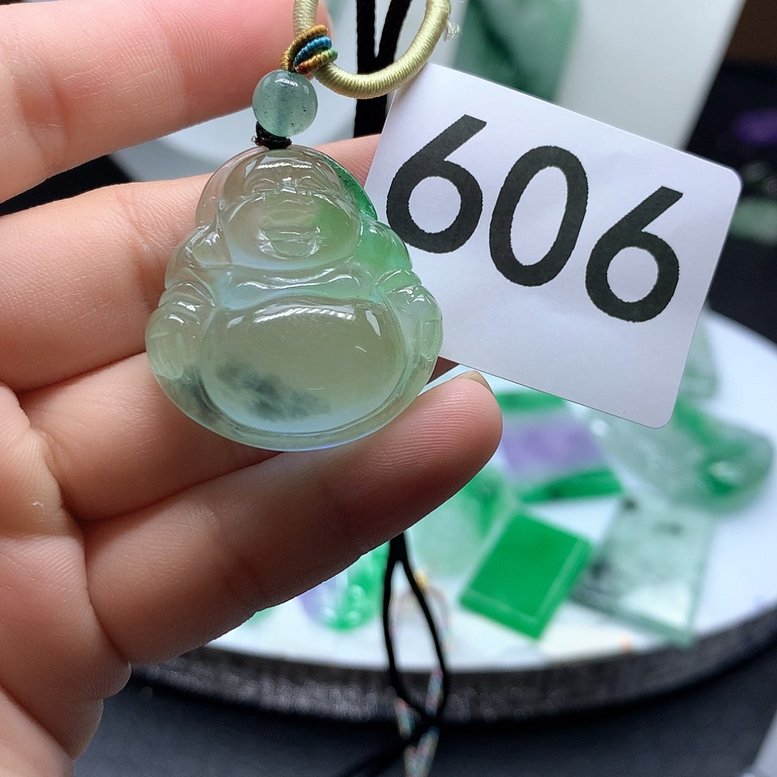 翡翠吊坠(赠链)未镶嵌