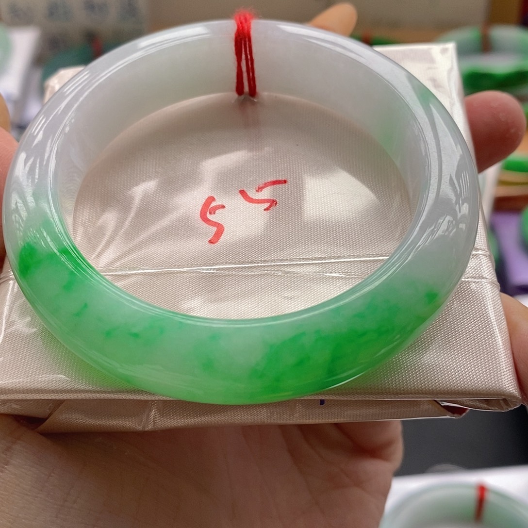 嘉****翡翠未镶嵌手镯分单