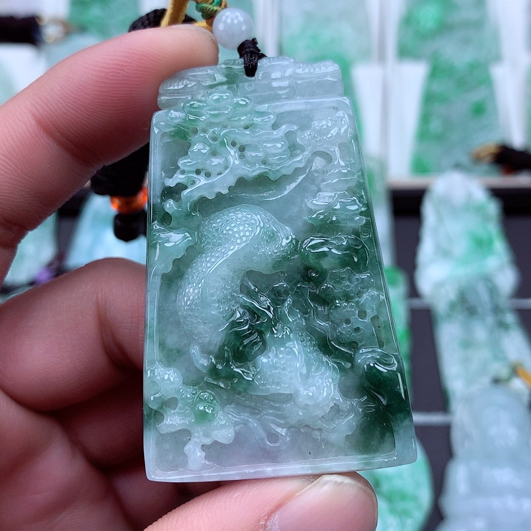 翡翠颈饰未镶嵌翡翠吊坠