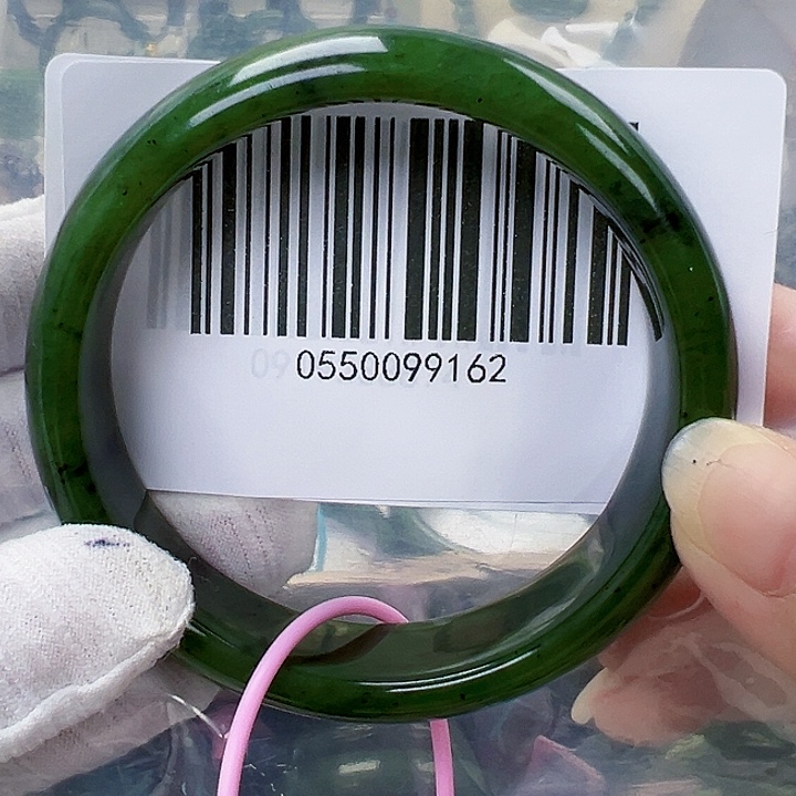 用***兰未镶嵌手镯和田玉60