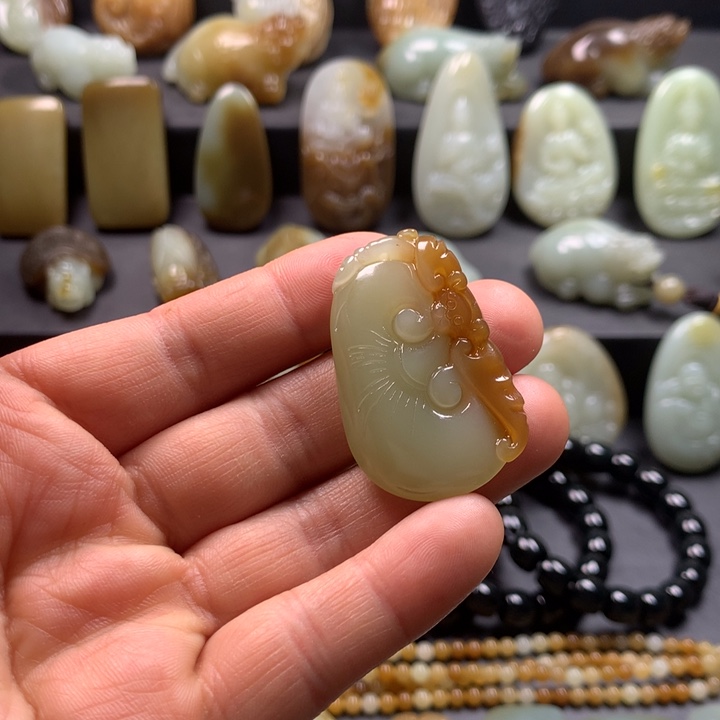 和田玉（糖玉）颈饰未镶嵌