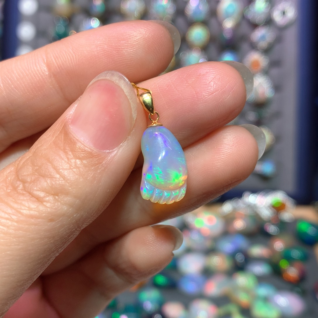 欧泊18K金镶嵌吊坠款式