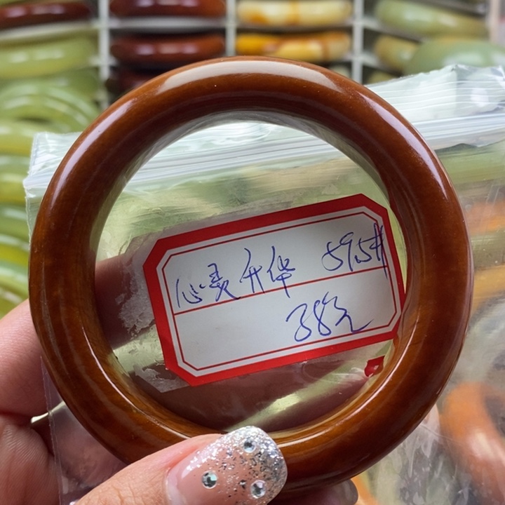 蛇纹石玉未镶嵌颈饰心**华