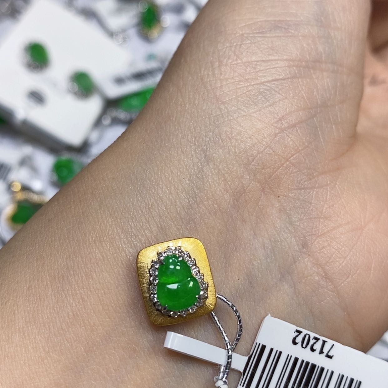 【闪购商品】颈饰18K金镶嵌翡翠超***头吊坠