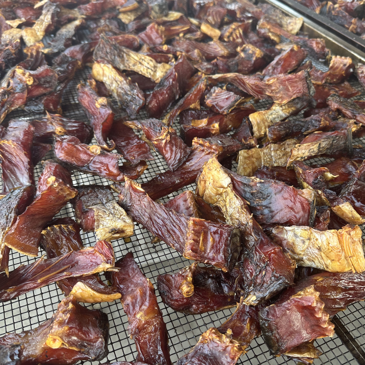 农家柴火烟熏腊鱼块现称