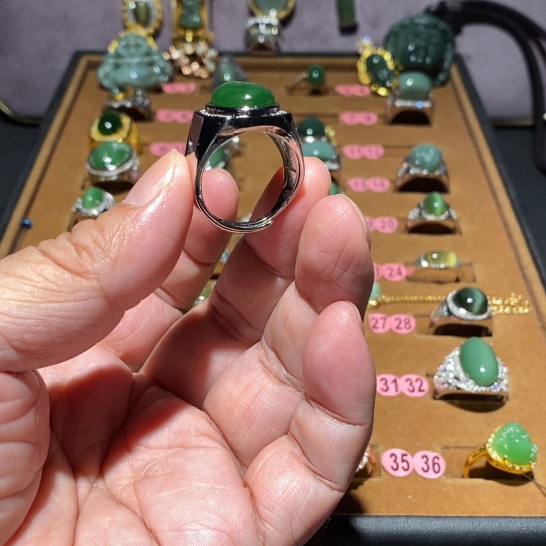 和田玉未镶嵌戒指