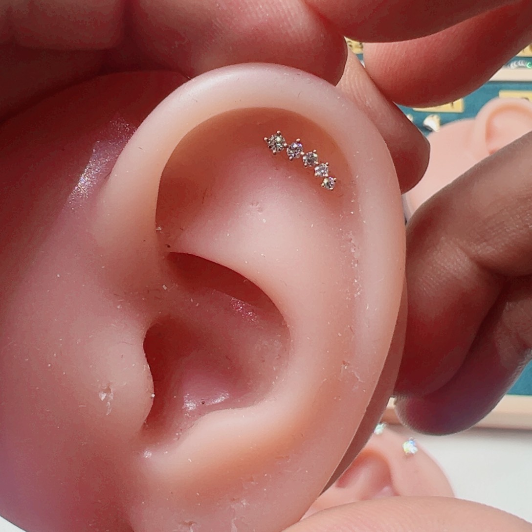 钻石耳饰18K金镶嵌大号彗星耳钉螺螺丝款K白