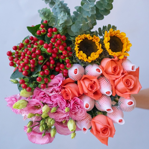 粉玫瑰+红豆+向日葵+洋桔梗+配草（粉丝+鲜花营养液两包）