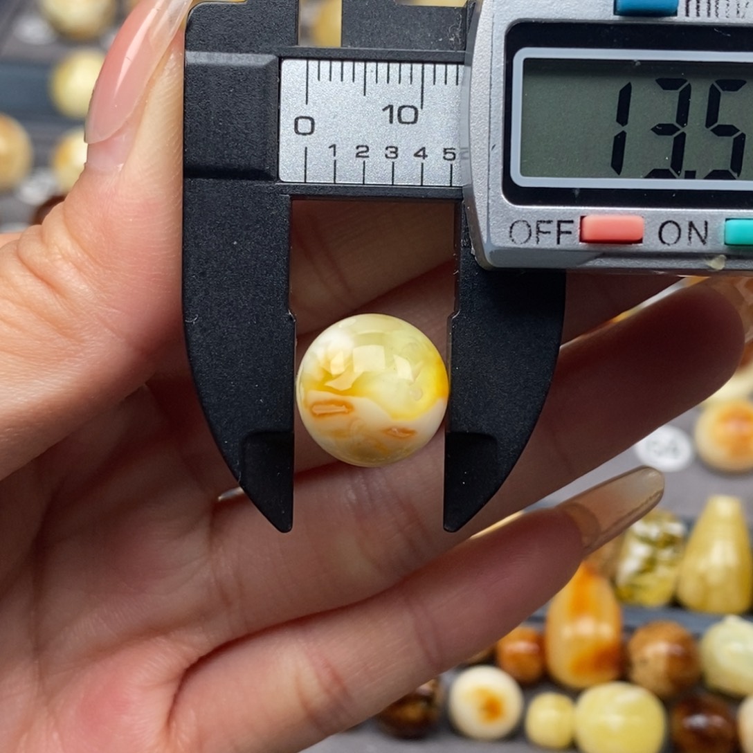 蜜蜡珠宝奇石未镶嵌