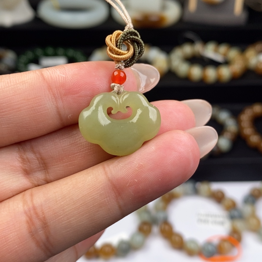 和田玉吊坠未镶嵌