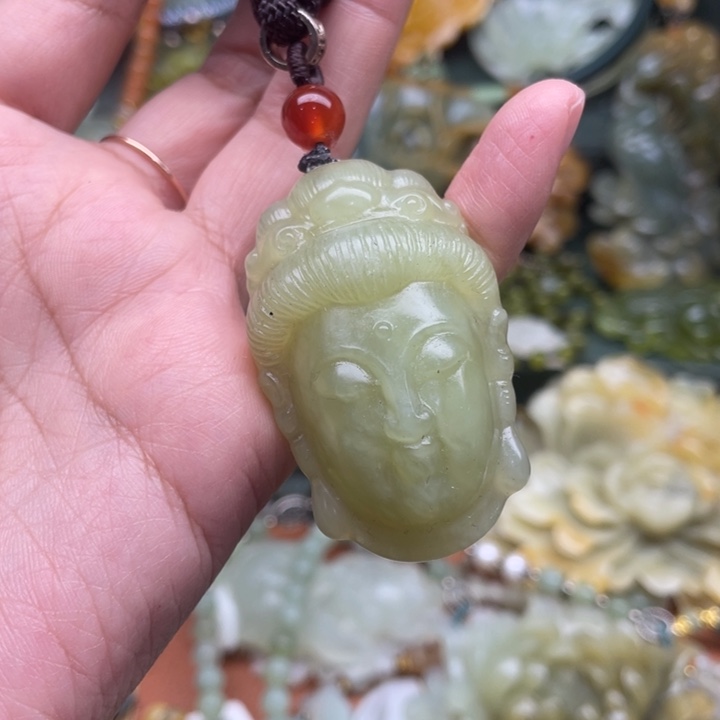 蛇纹石玉吊坠合金