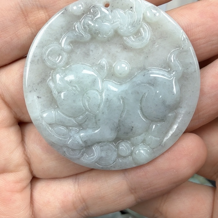 翡翠挂件未镶嵌翡翠