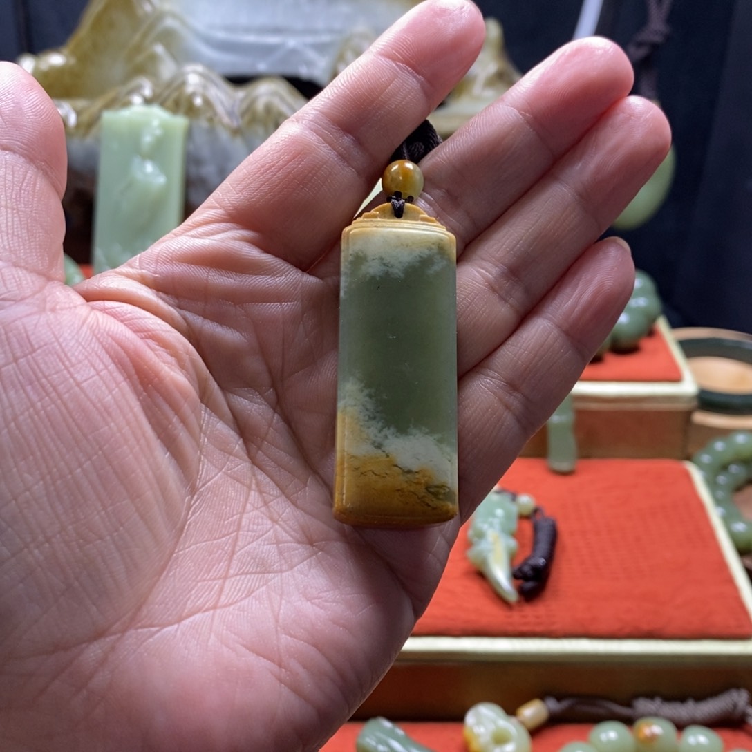 岫岩河磨玉（透闪石质玉）吊坠未镶嵌