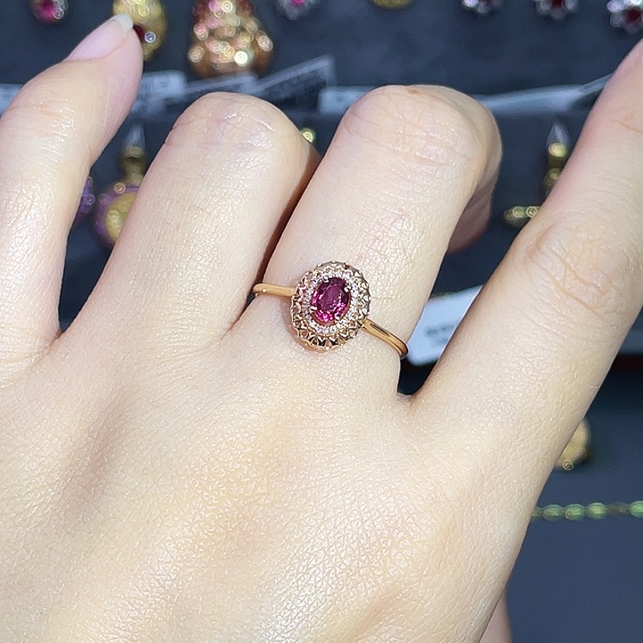 戒指18K金镶嵌红宝石0.50克拉缅甸红宝石