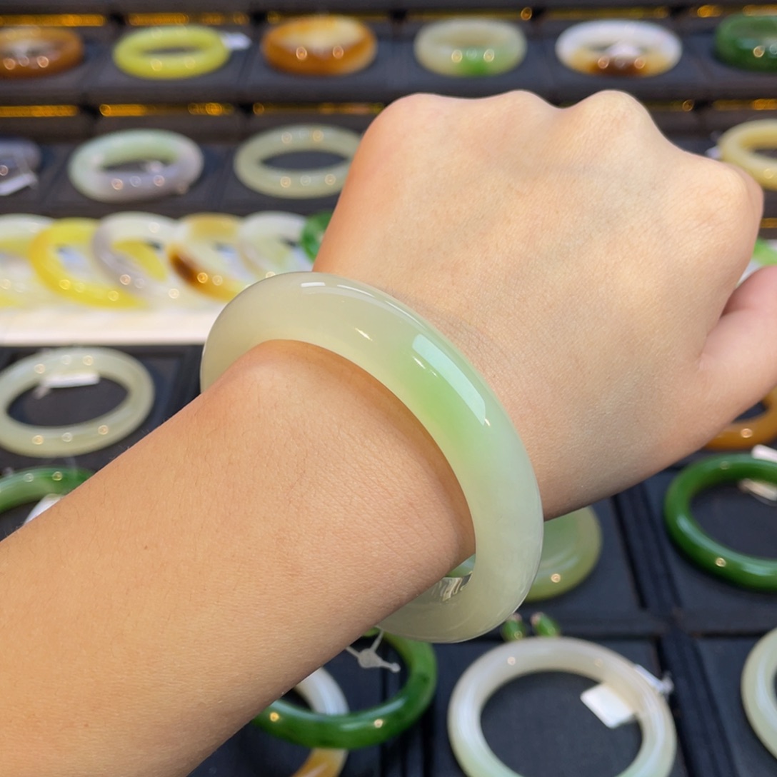 和田玉手镯未镶嵌紫*星